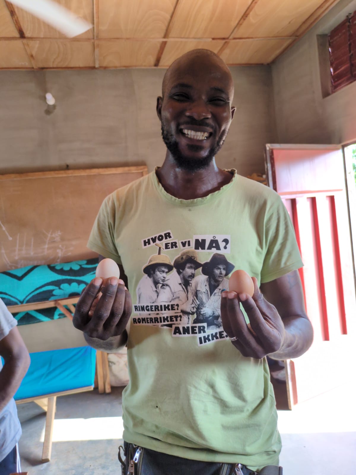 Abel Tchibozo, qui gère la champignonnière et le poulailler.